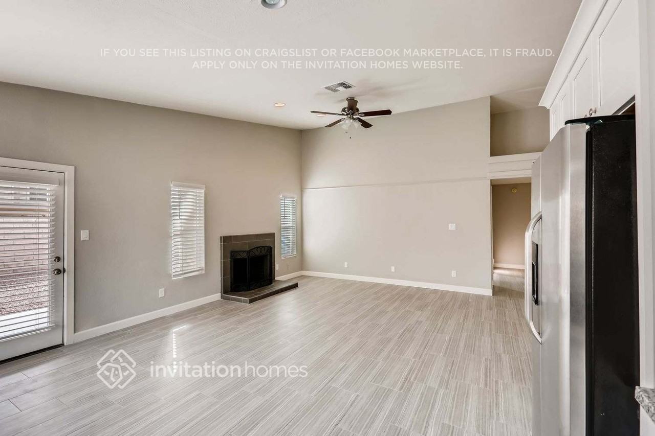 4057 W Cielo Grande - Photo 3 of 12