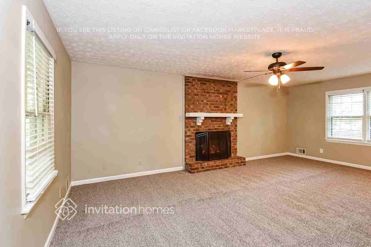 201 Hardman Way - Photo 5 of 19
