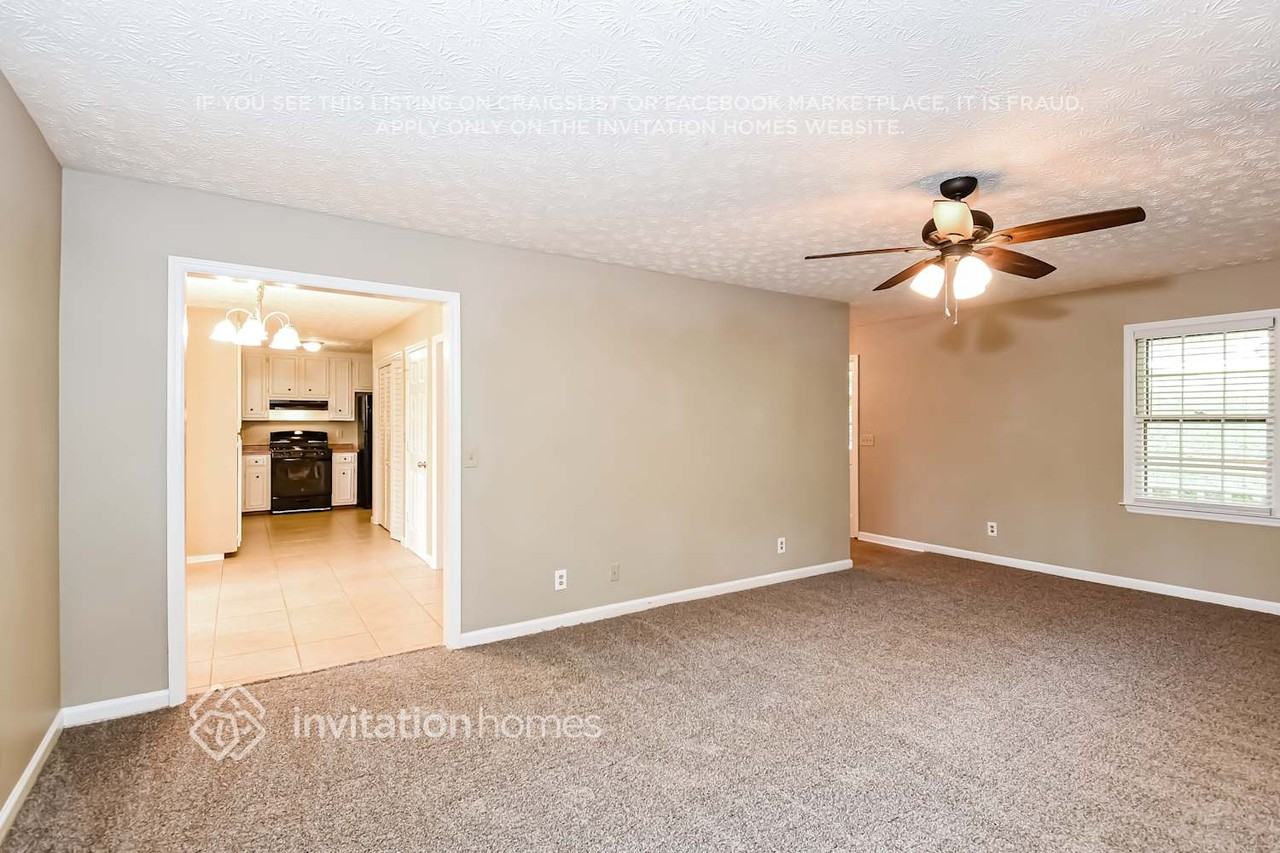 201 Hardman Way - Photo 7 of 19