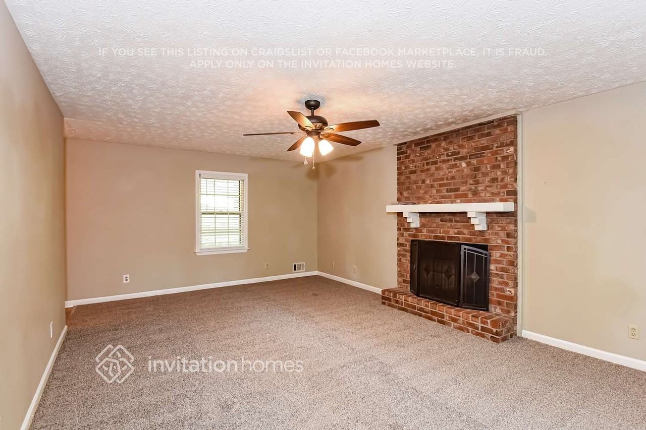 201 Hardman Way - Photo 5 of 19