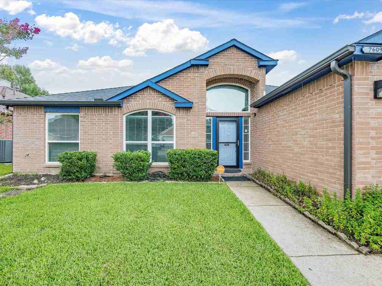 7609 Albany Ln - Photo 3 of 35