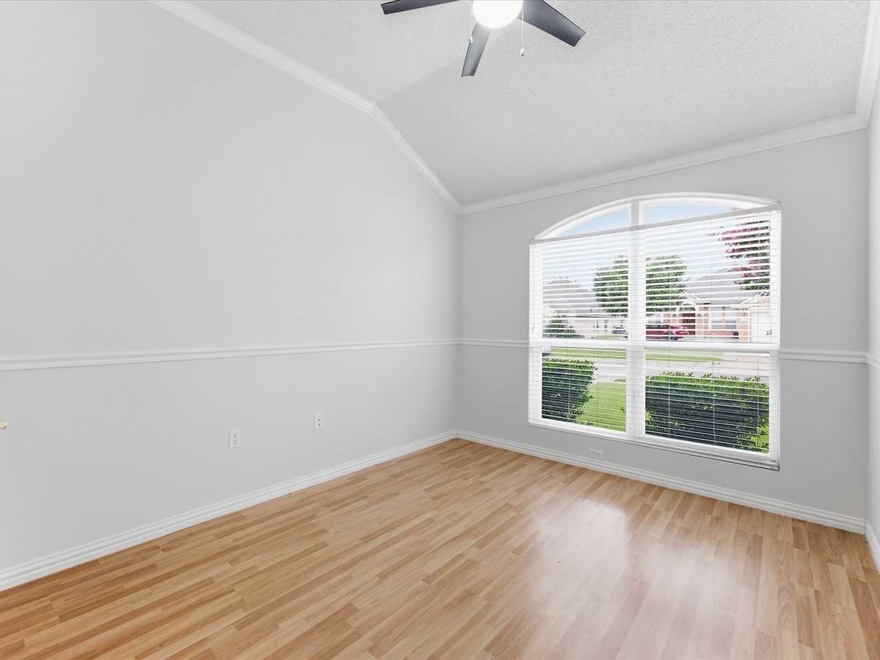 7609 Albany Ln - Photo 5 of 35