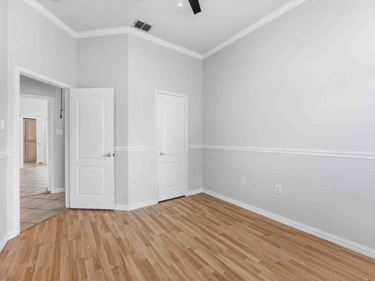 7609 Albany Ln - Photo 6 of 35