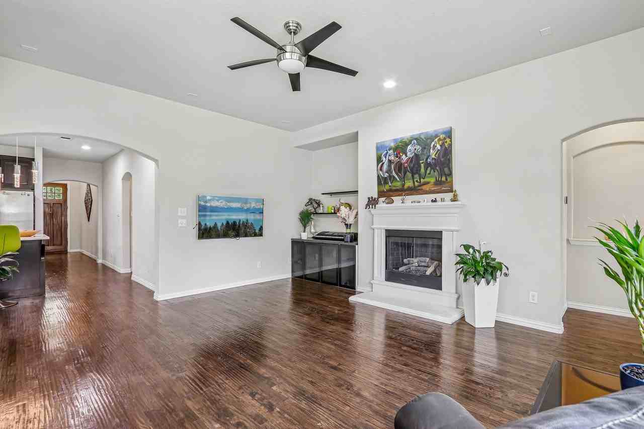 1828 Houghton Dr - Photo 6 of 40