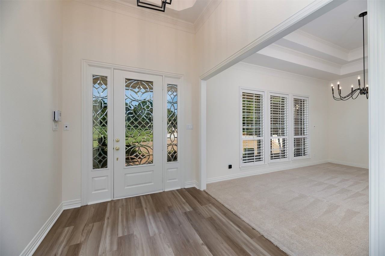1606 Burney Ln - Photo 5 of 38