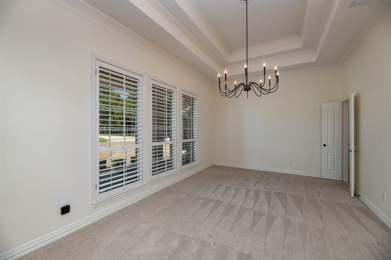 1606 Burney Ln - Photo 6 of 38