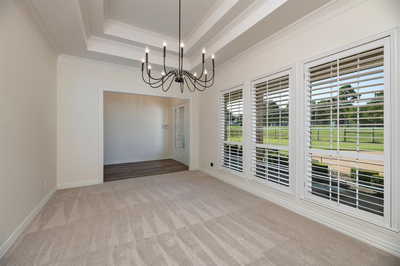 1606 Burney Ln - Photo 7 of 38
