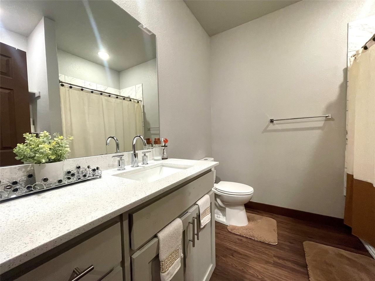 321 Nw 15th St - Photo 3 of 3