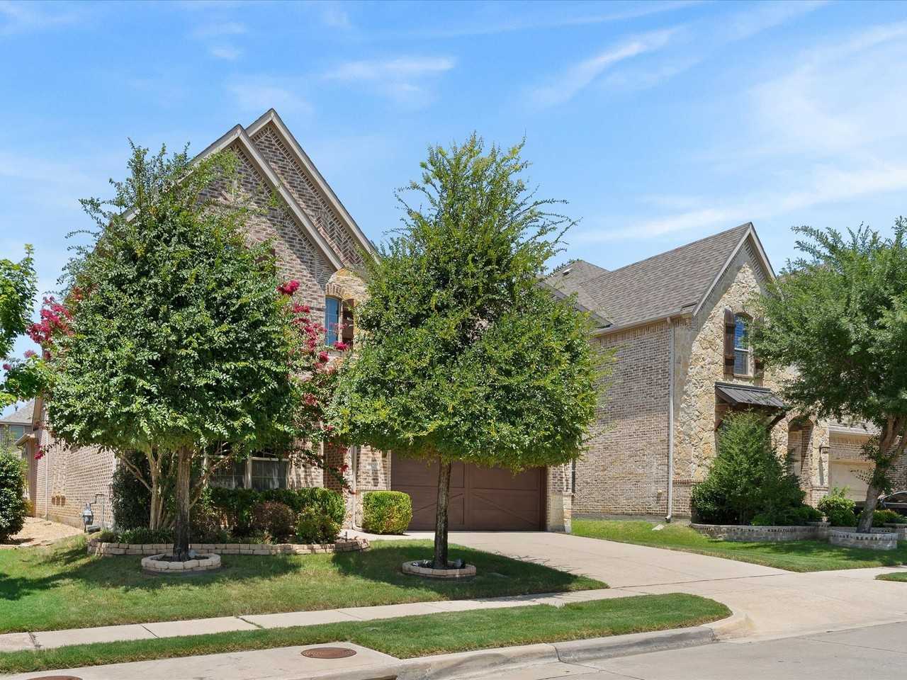 2703 Navarro Trl - Photo 3 of 38