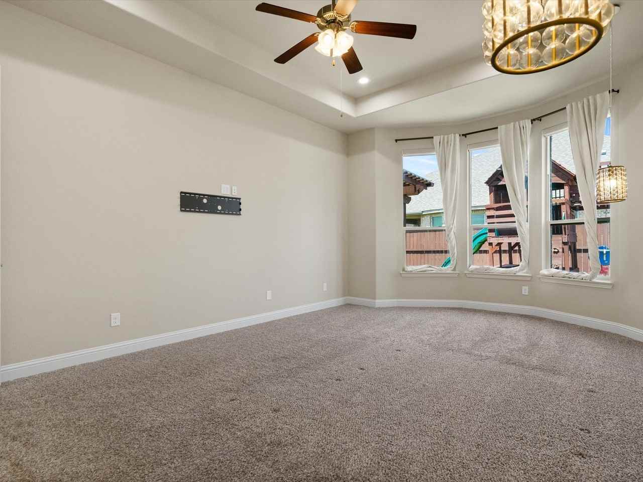 2703 Navarro Trl - Photo 5 of 38