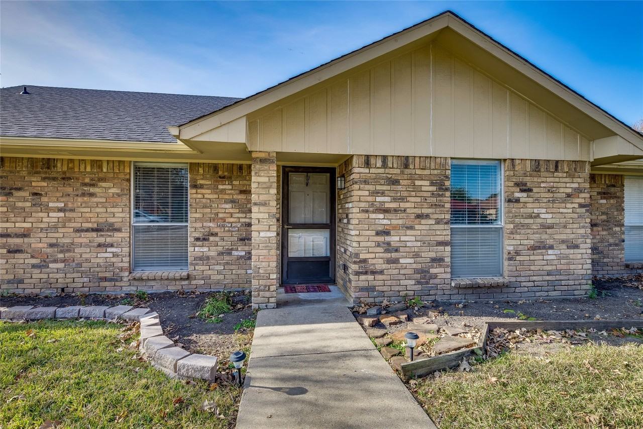 3807 Spring Hollow Dr - Photo 3 of 27