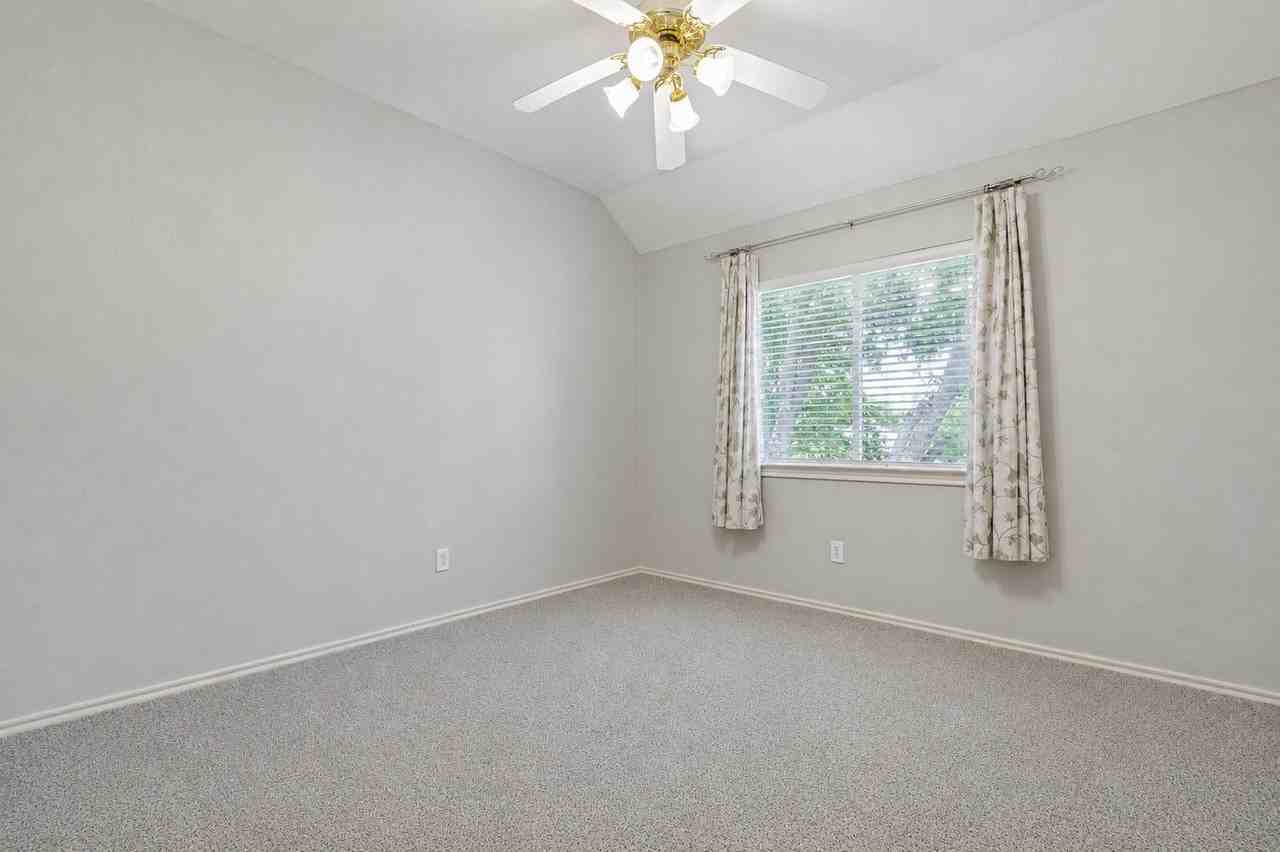 110 Falcon Creek Dr - Photo 7 of 11