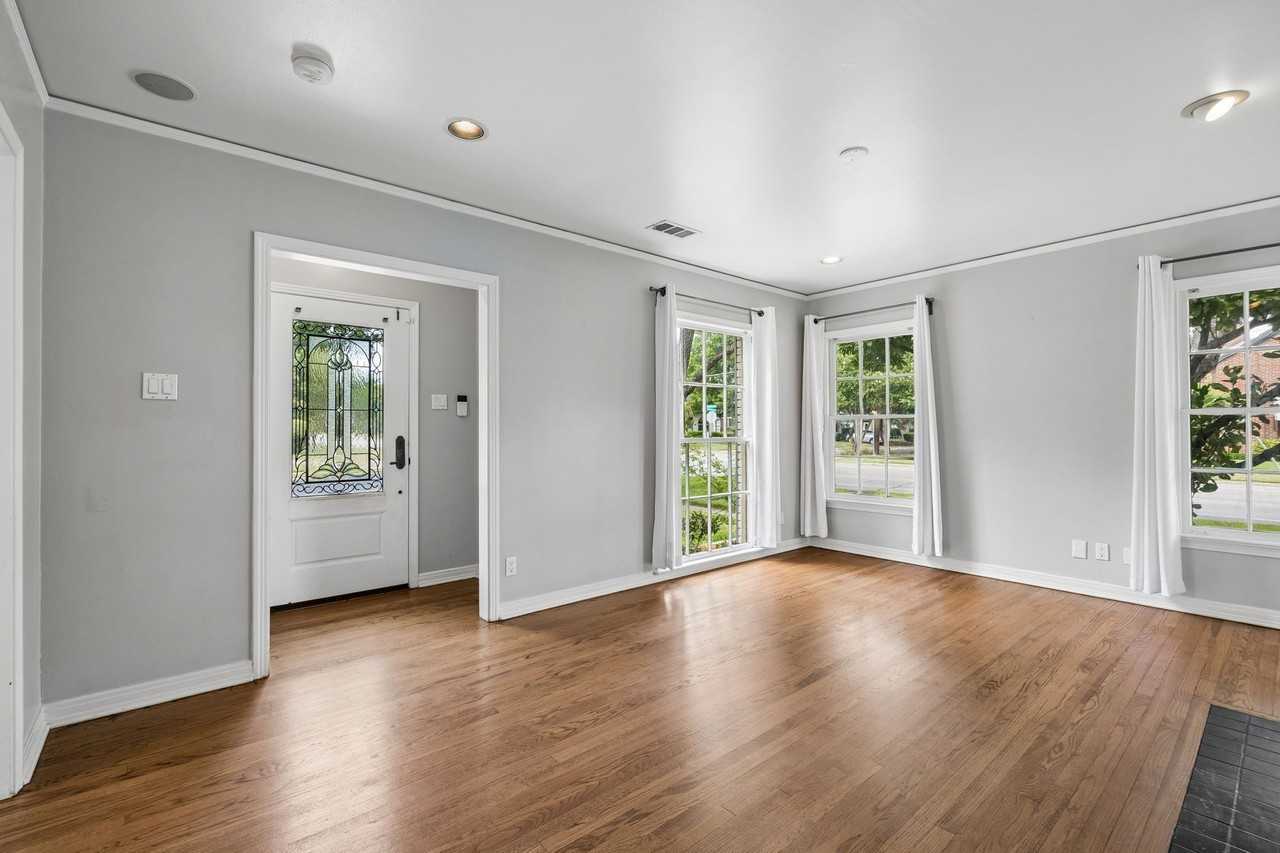 5746 Monticello Ave - Photo 3 of 29