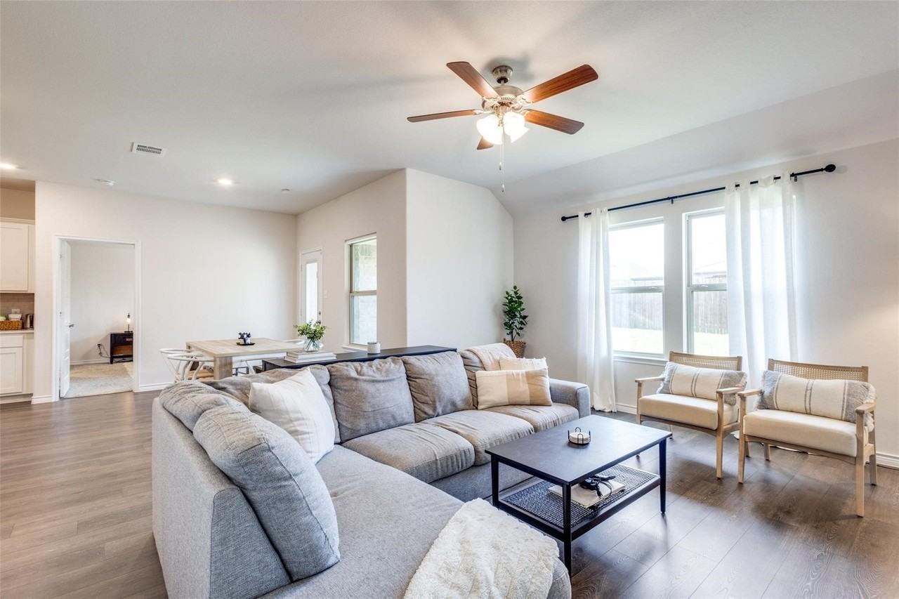 816 Goldenrod Ln - Photo 6 of 13