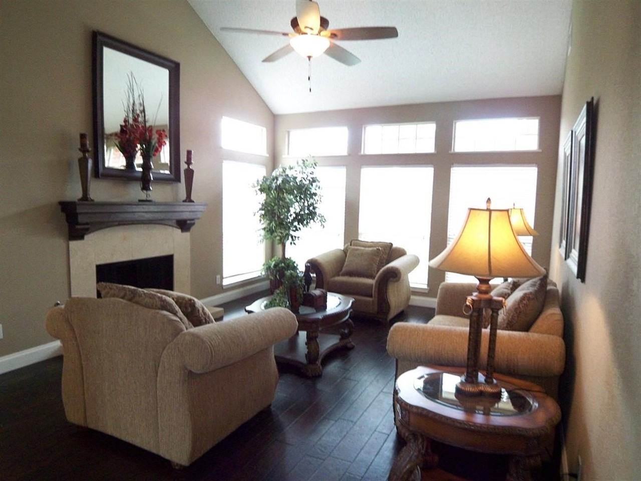 11613 Alexandria Dr - Photo 4 of 26
