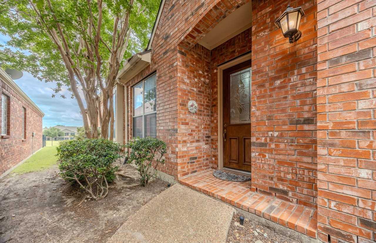 2200 Stone Creek Dr - Photo 3 of 28