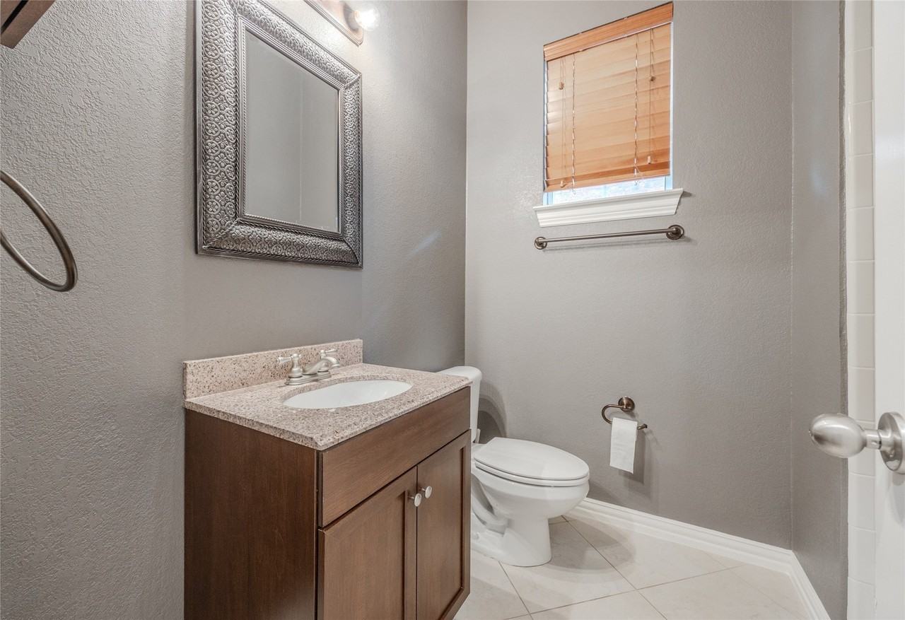 2200 Stone Creek Dr - Photo 5 of 28
