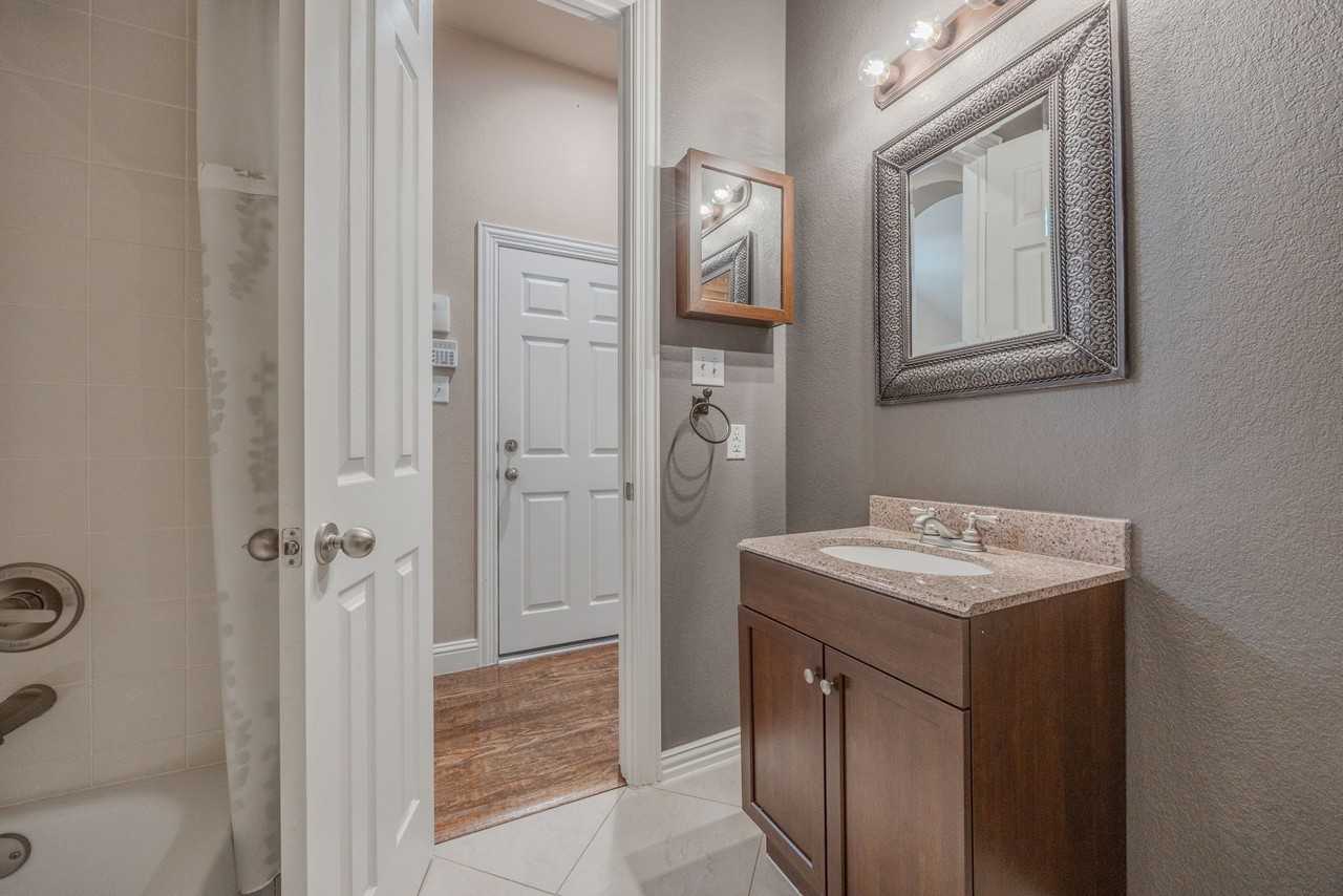 2200 Stone Creek Dr - Photo 6 of 28