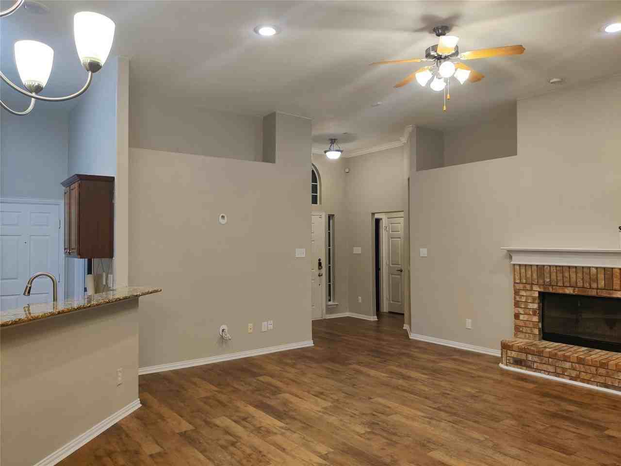 204 Bayfield Dr - Photo 4 of 4