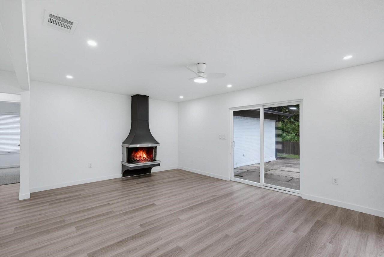 12607 Gaslite Cir - Photo 7 of 31