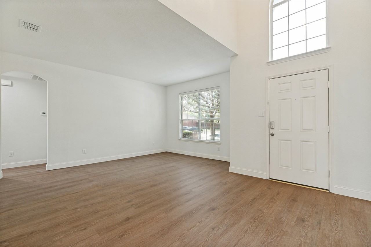 5925 Pine Meadow Ln - Photo 3 of 27