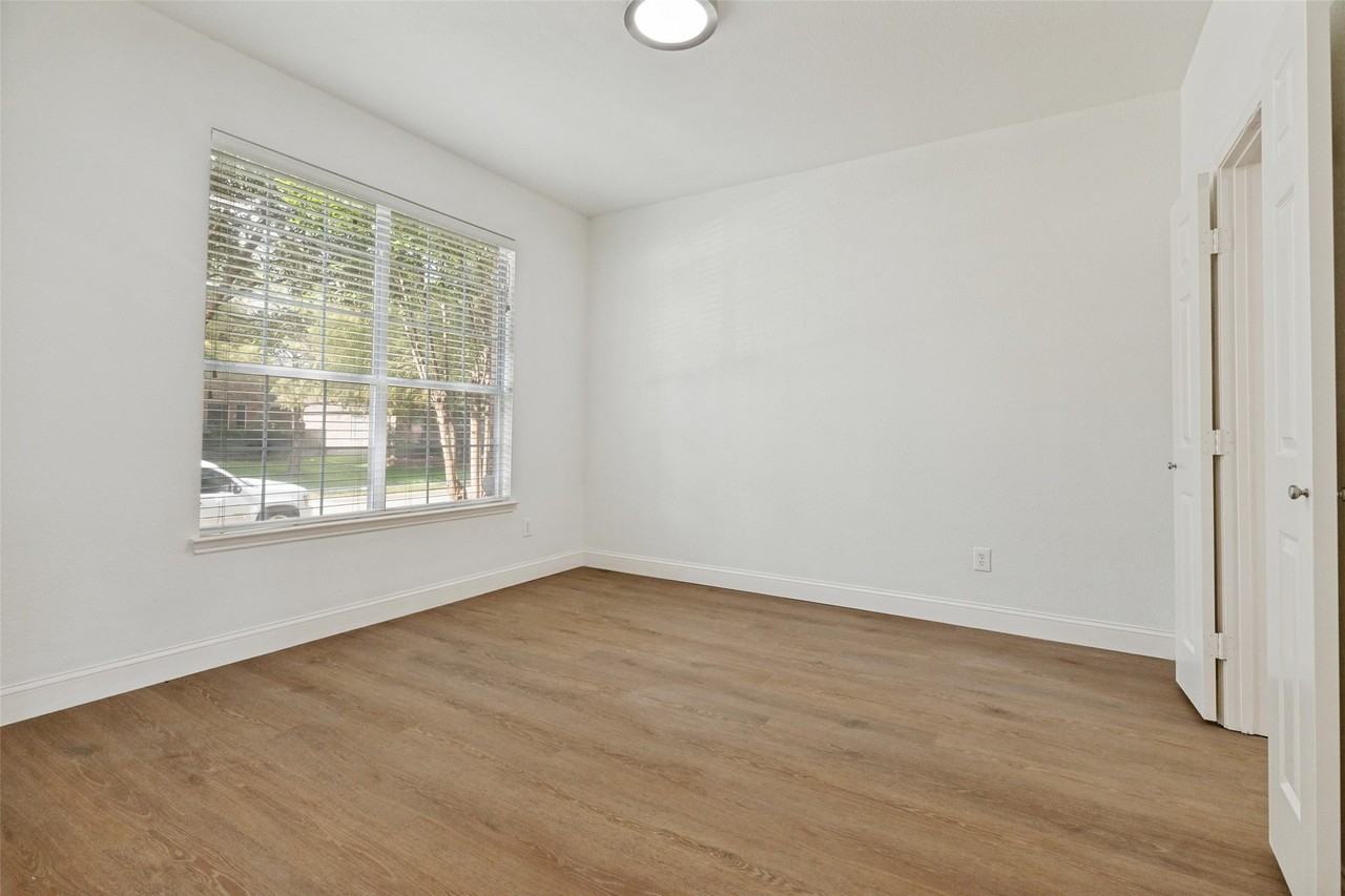 5925 Pine Meadow Ln - Photo 4 of 27