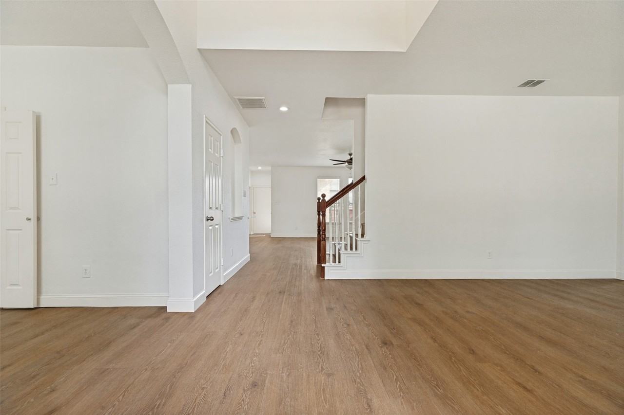 5925 Pine Meadow Ln - Photo 5 of 27