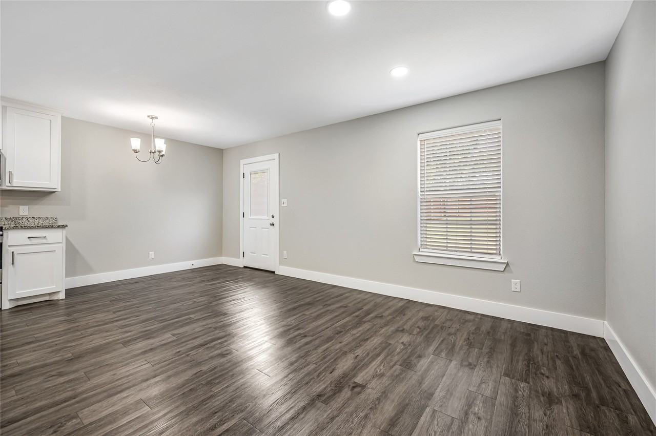 901 W Collins St - Photo 2 of 19