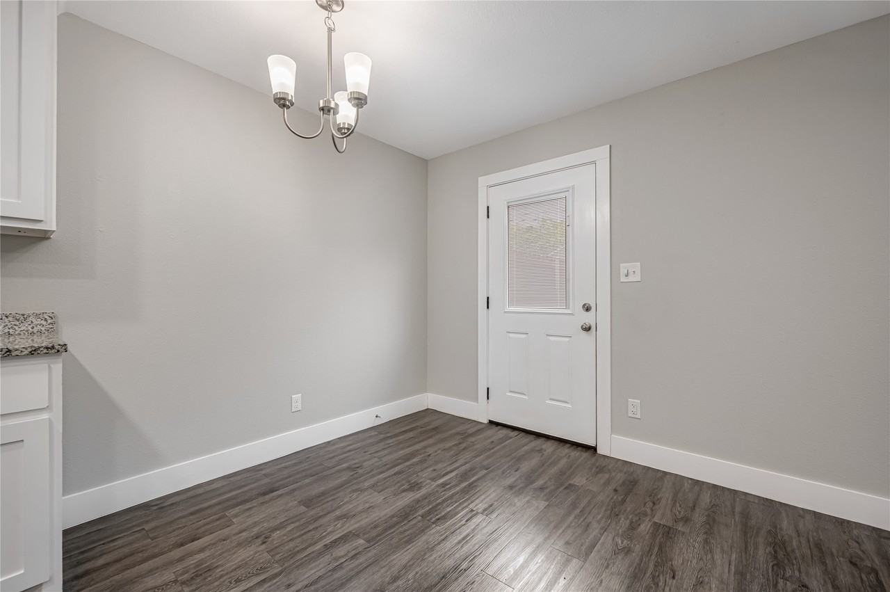 901 W Collins St - Photo 6 of 19