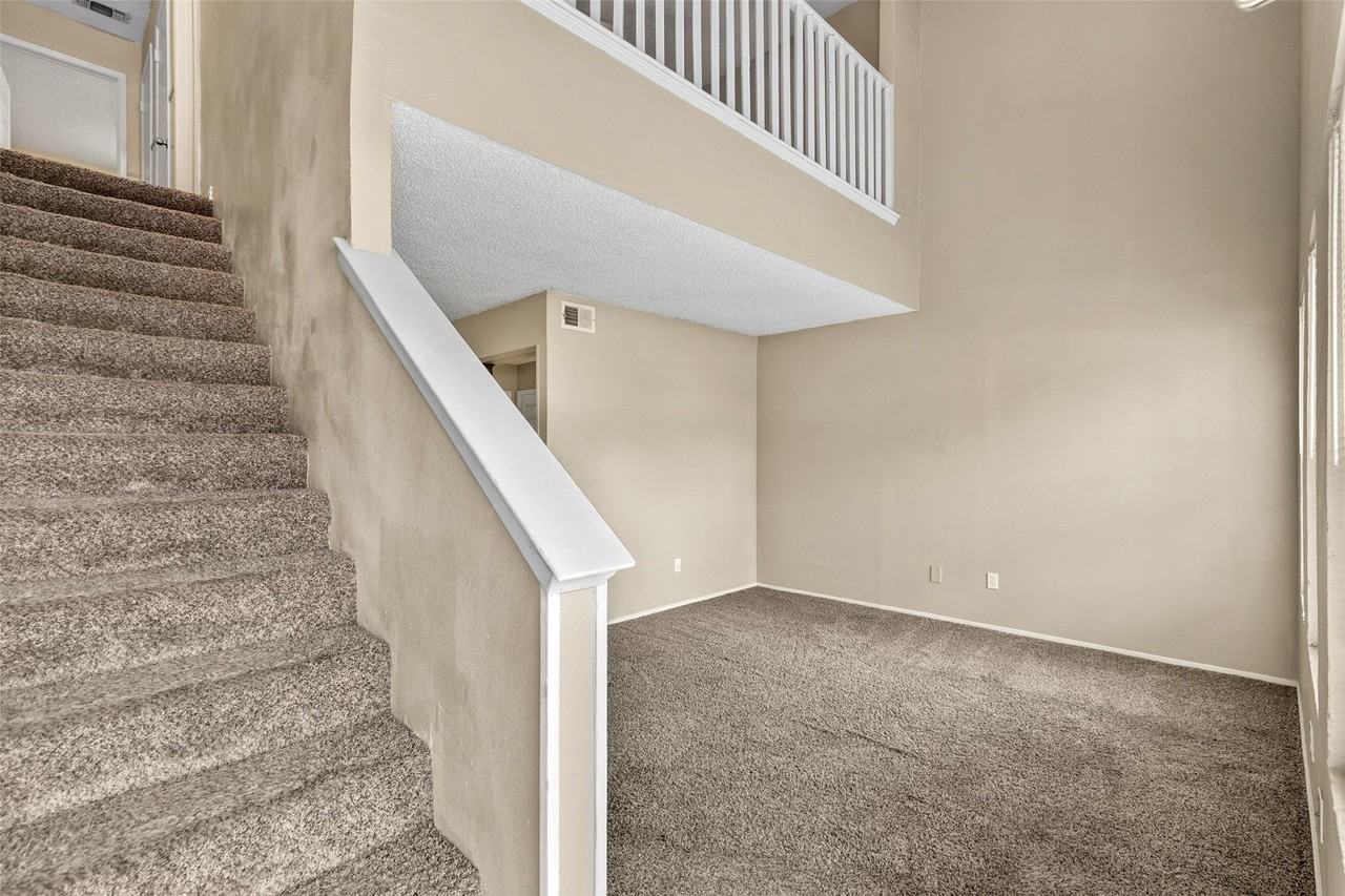 1140 Tyra Ln #C - Photo 3 of 21