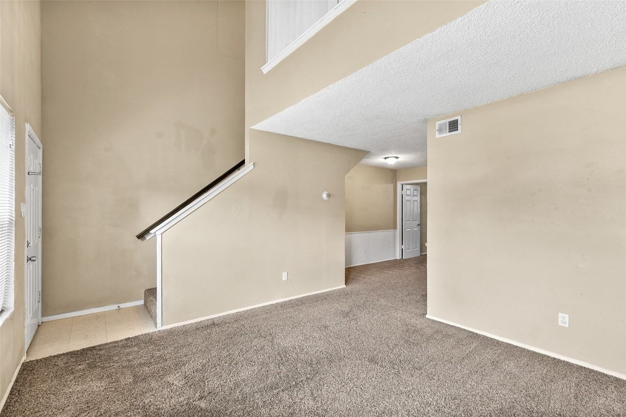 1140 Tyra Ln #C - Photo 5 of 21