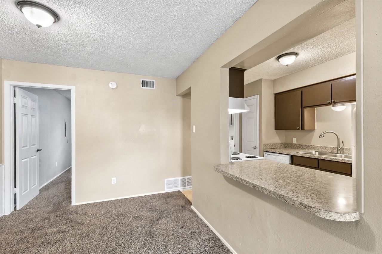 1140 Tyra Ln #C - Photo 6 of 21