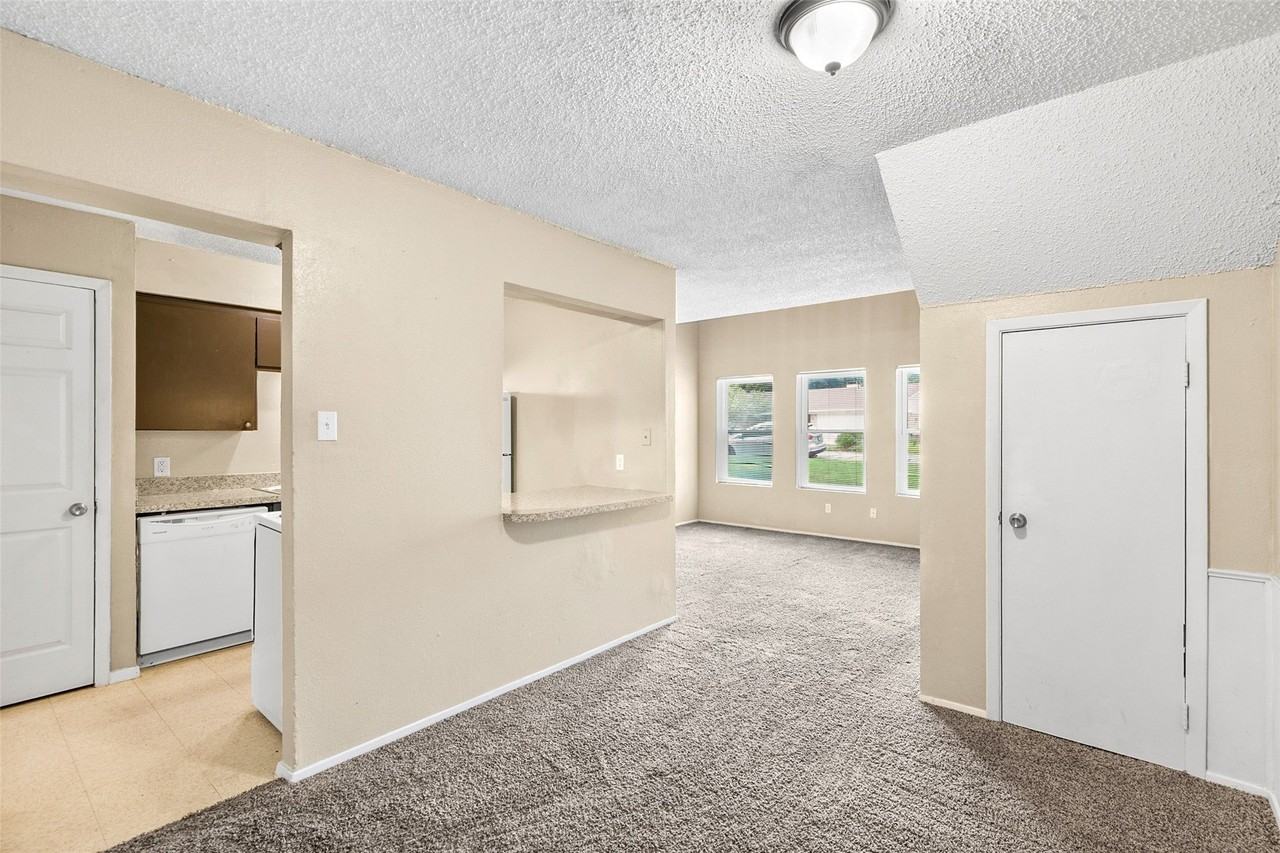 1140 Tyra Ln #C - Photo 7 of 21