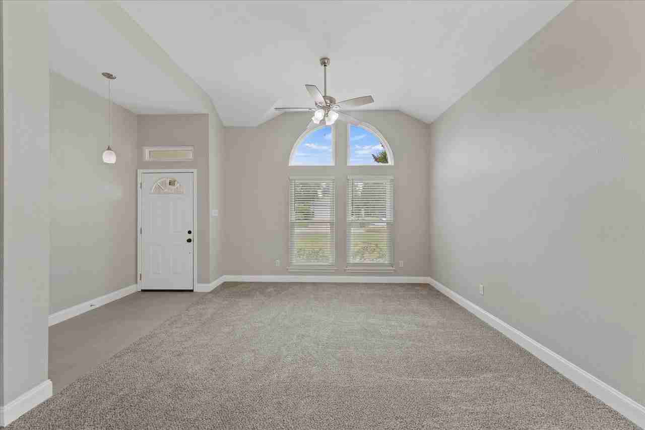 670 Honeysuckle Ln - Photo 2 of 18