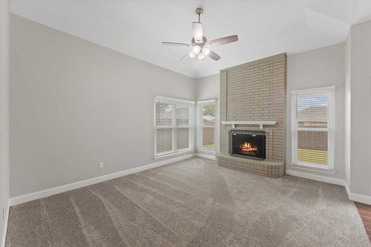 670 Honeysuckle Ln - Photo 4 of 18