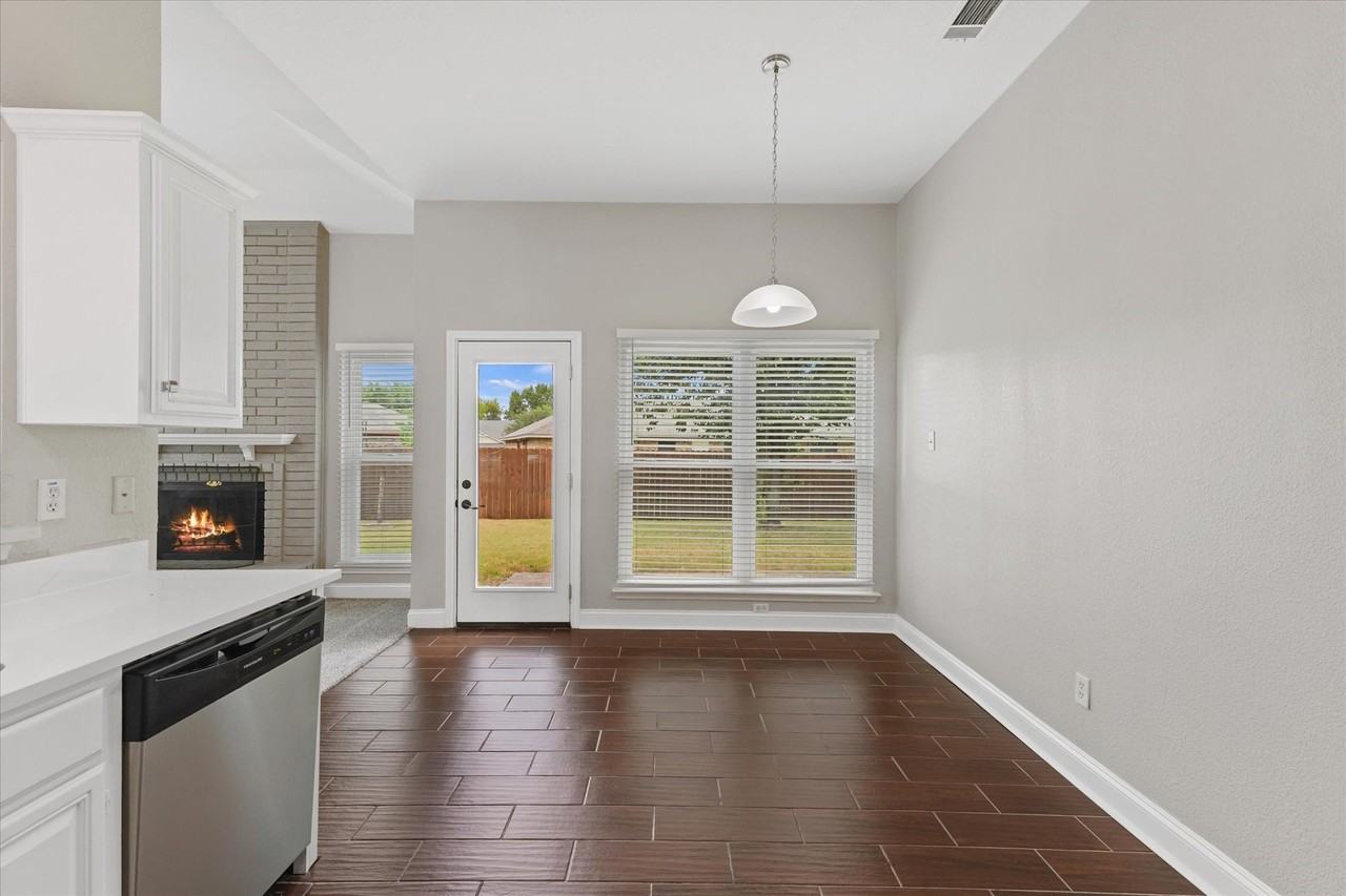 670 Honeysuckle Ln - Photo 5 of 18