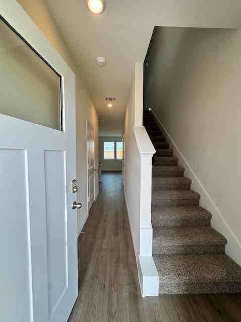212 Arbor Dr - Photo 2 of 22