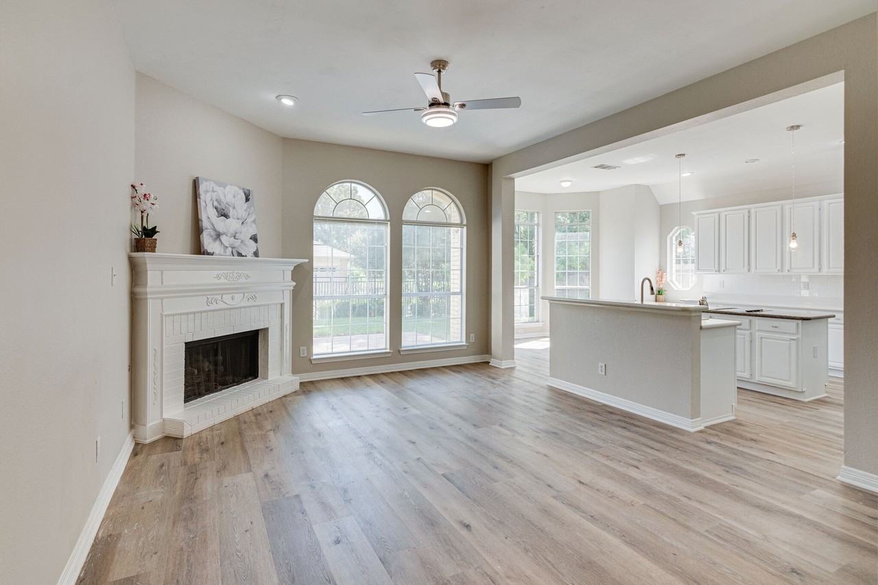 145 Hearthwood Dr - Photo 4 of 26