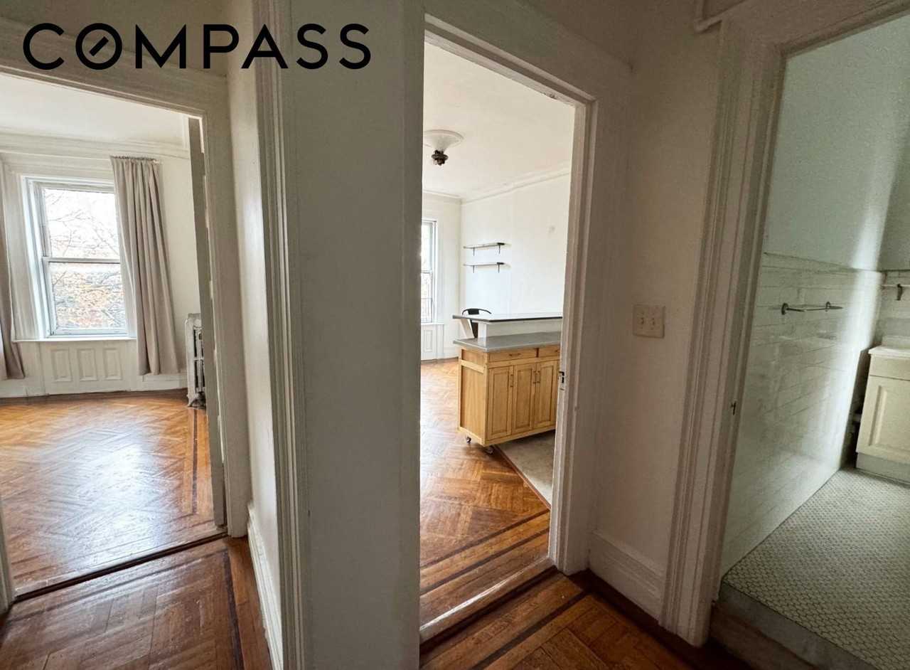 574 7th St #40 - Photo 4 of 6