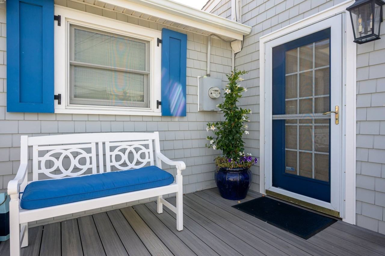 404 Dune Rd - Photo 2 of 24