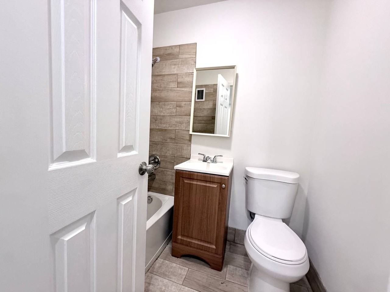 6911 79th St #2 - Photo 5 of 9