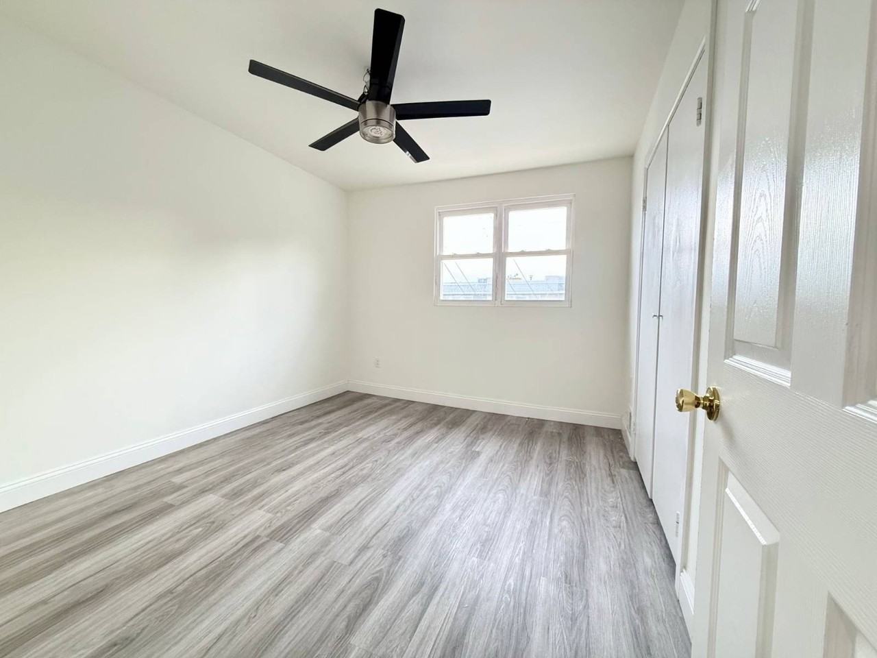 6911 79th St #2 - Photo 7 of 9