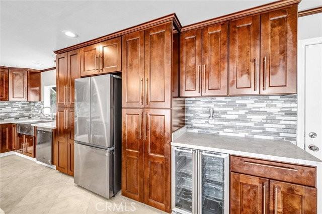 2751 San Carlos Ln - Photo 3 of 8