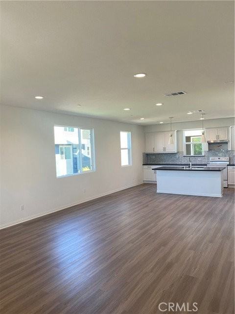 905 E 2nd St - Photo 4 of 4