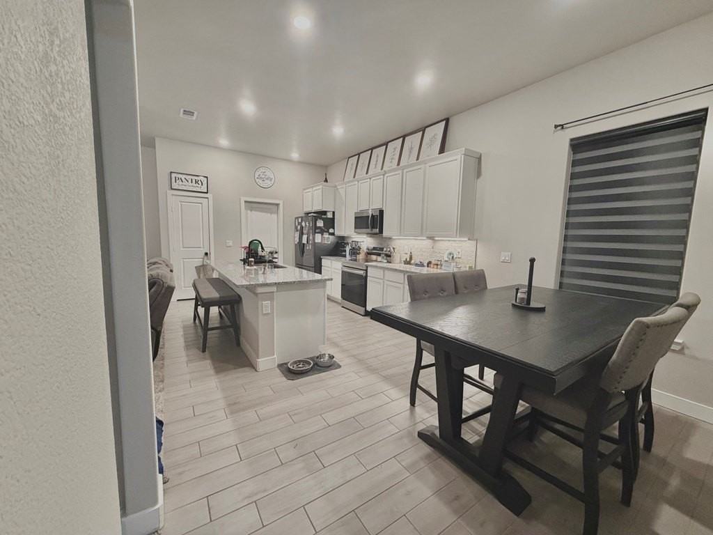 2409 Ranch Ave - Photo 4 of 27