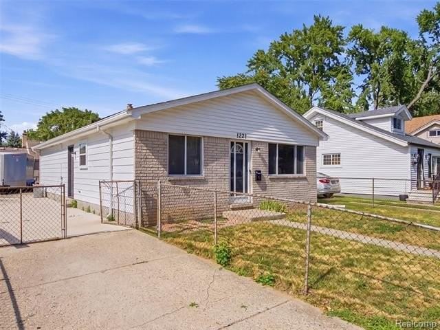 1221 E Granet Ave - Photo 2 of 24