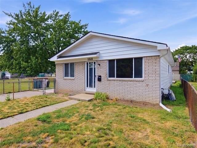 1221 E Granet Ave - Photo 3 of 24