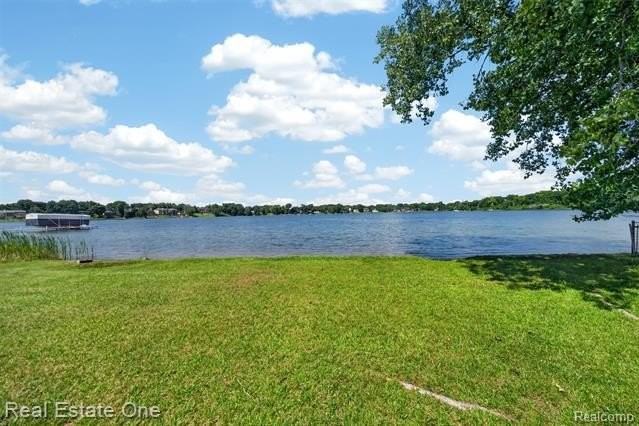 2079 Klingensmith Rd - Photo 2 of 35