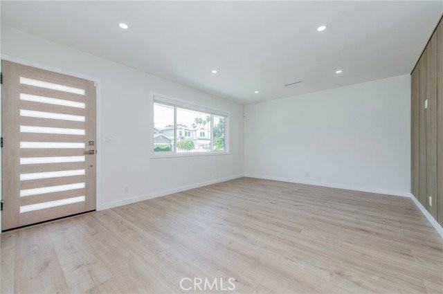 4534 Lennox Ave - Photo 3 of 8