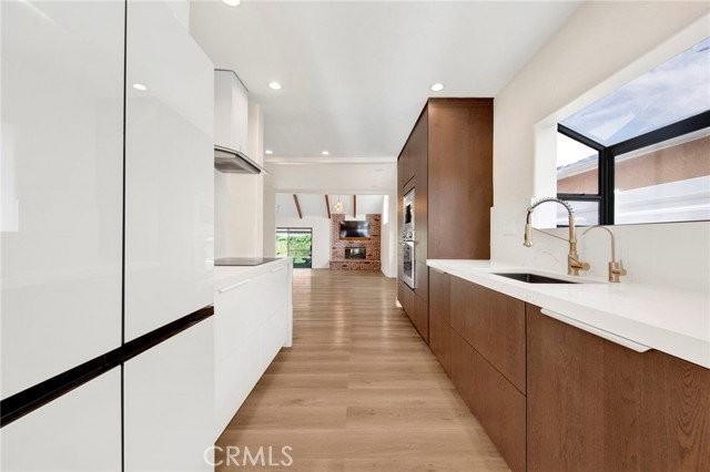 1432 N Catalina St - Photo 2 of 5